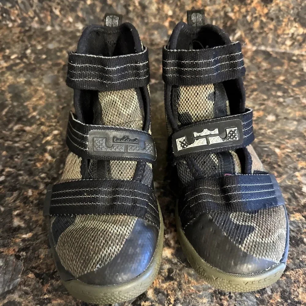 Rare- Nike Zoom LeBron Soldier SFG Army Camo- Kids Size 11c‎